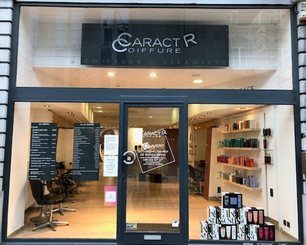 Logo Caract R Coiffure sur façade